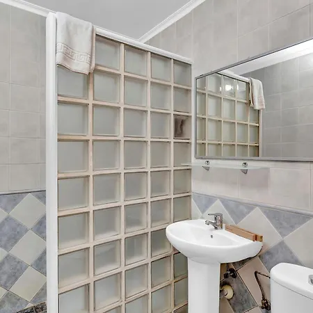 Con Piscina Privada