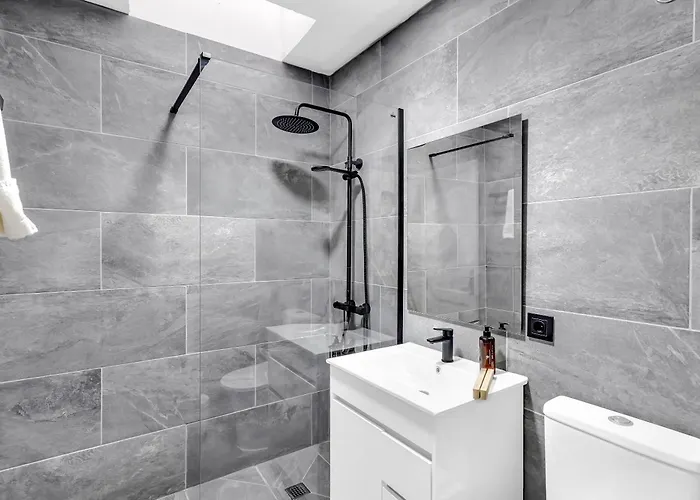 Con Piscina Privada * San Bartolomé